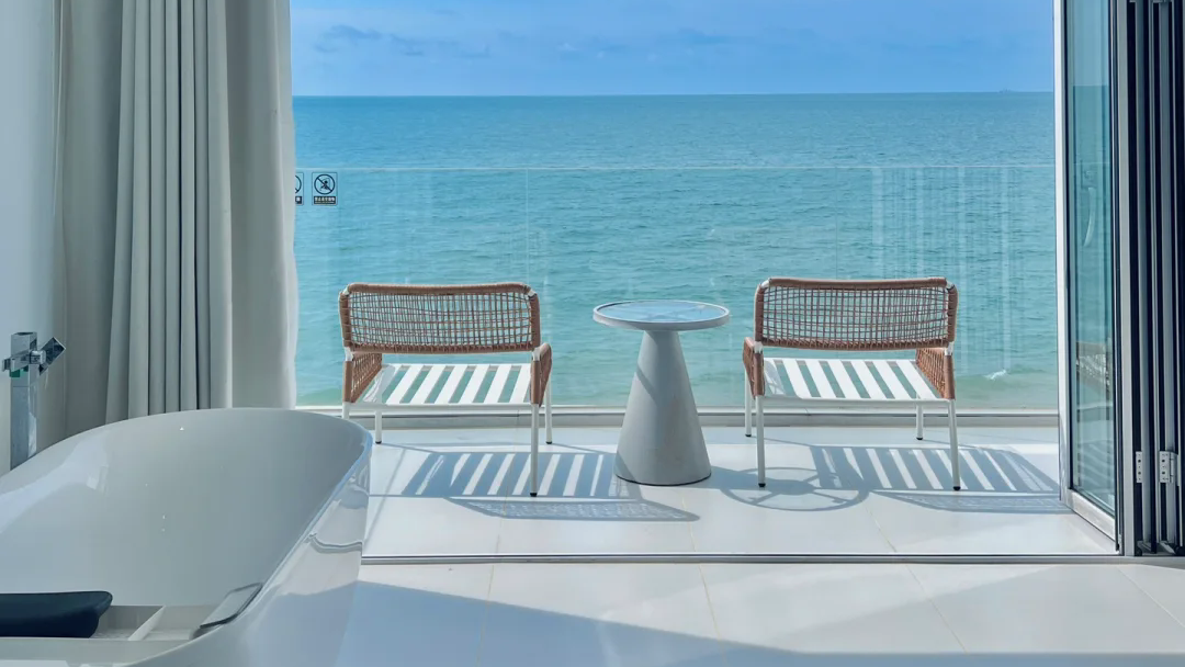 能“躺着充电”的海南民宿，藏不住了！